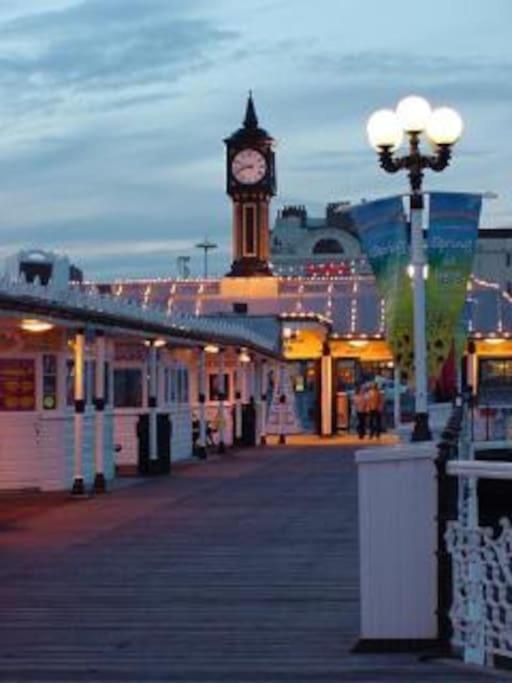Regency Brighton Seafront Apartment Екстер'єр фото