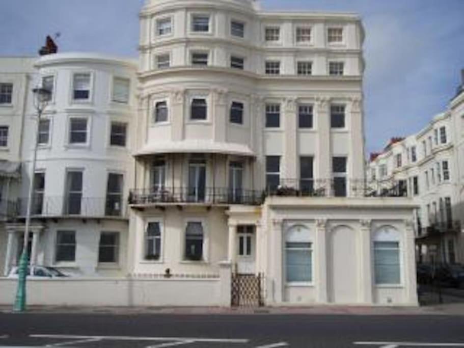 Regency Brighton Seafront Apartment Екстер'єр фото